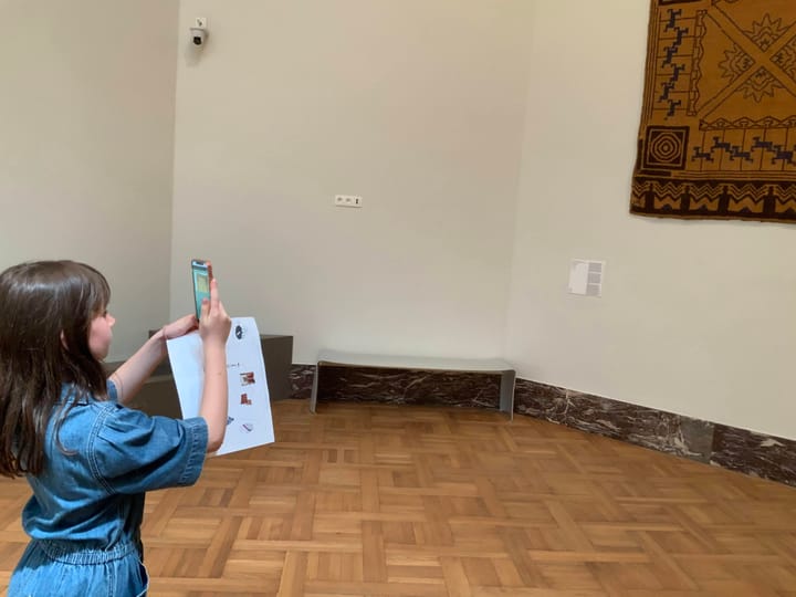 De paseo con Eddy Kat por el Museo de Arte e Historia